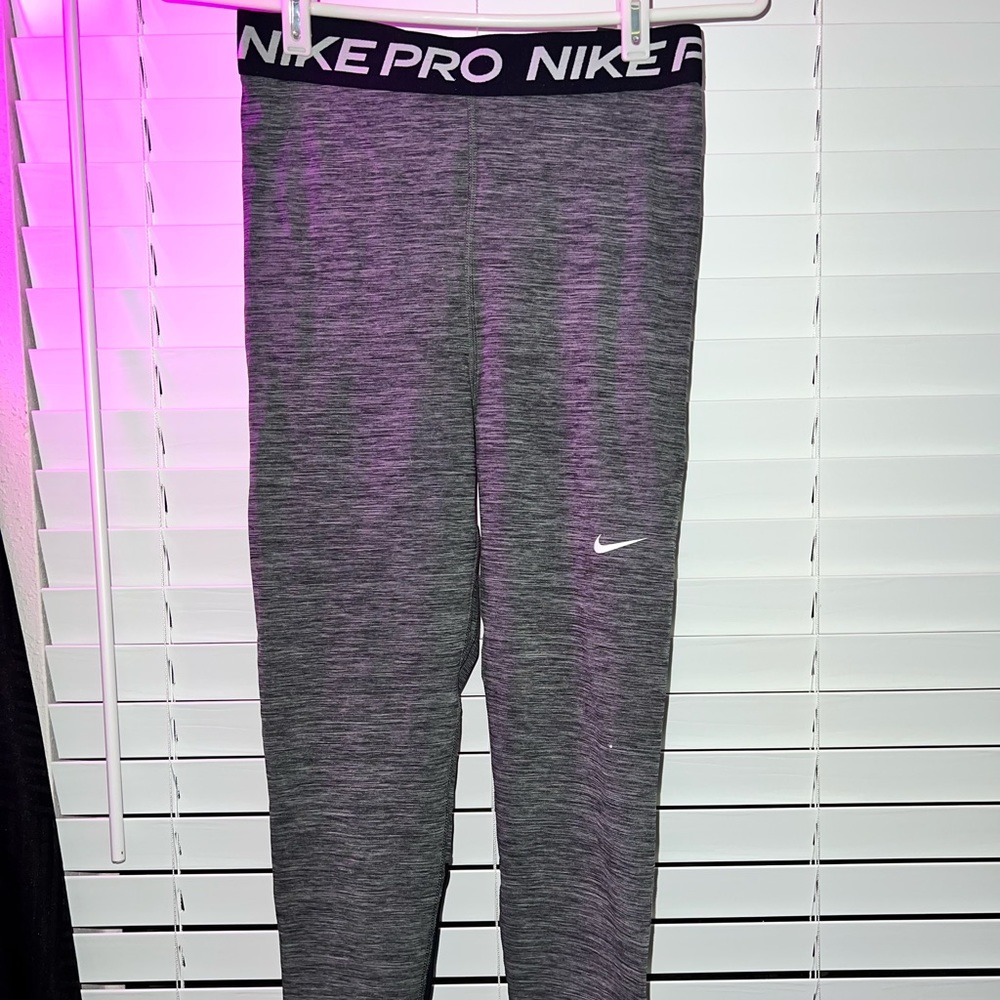 Nike high rise tight fit leggings